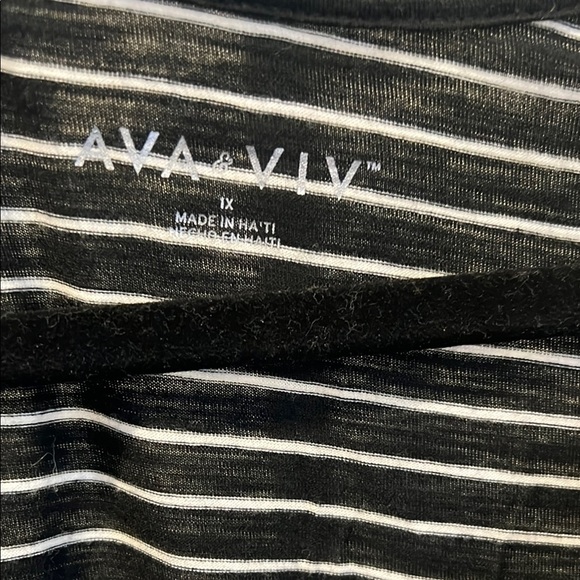 Ava & Viv Black and White Short Sleeve Tee NWOT - Picture 2 of 3